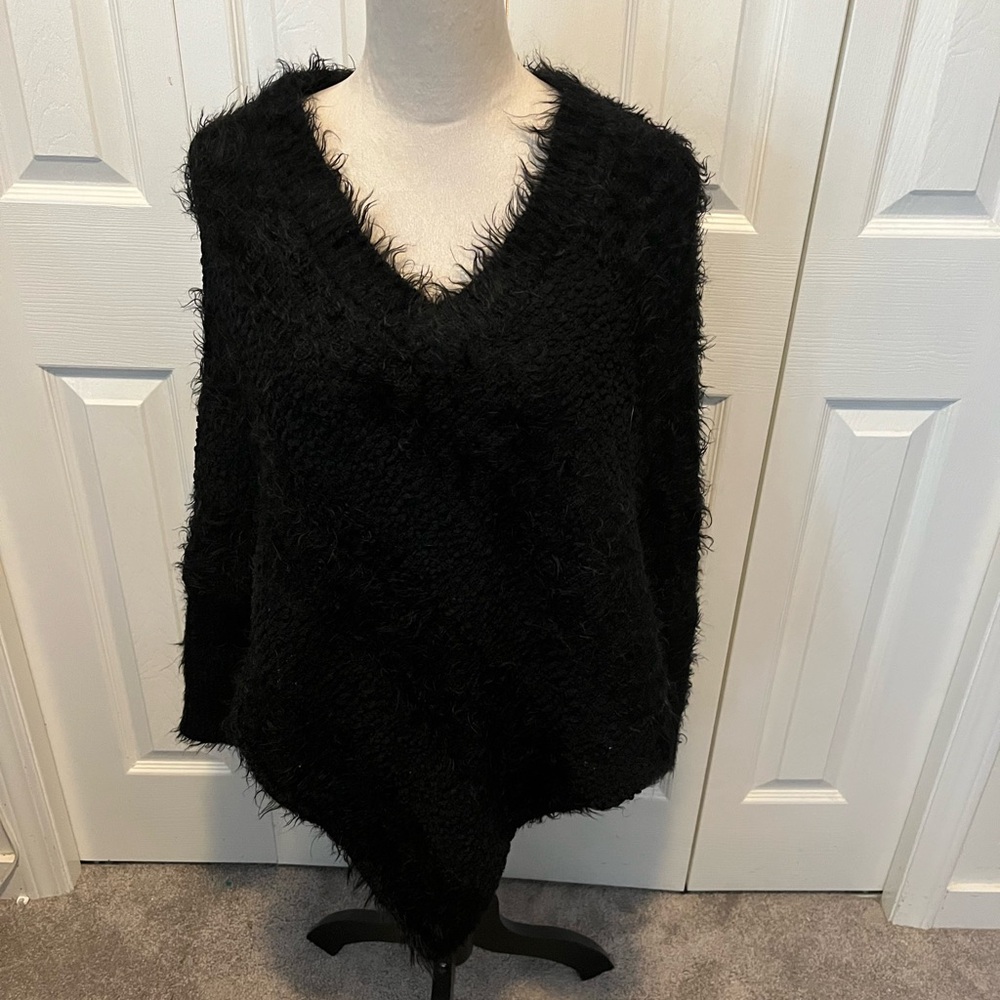 Joseph Ribkoff size L Black Fuzzy V-Neck Cape